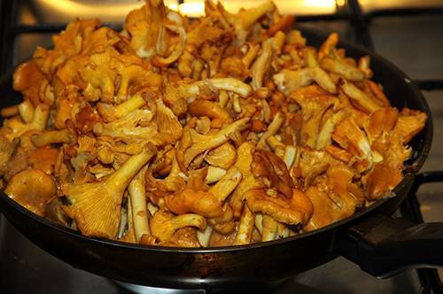 Картошка с грибами и мясом в мультиварке